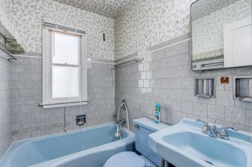 2442 67, Milwaukee WI 53214-1762 exterior