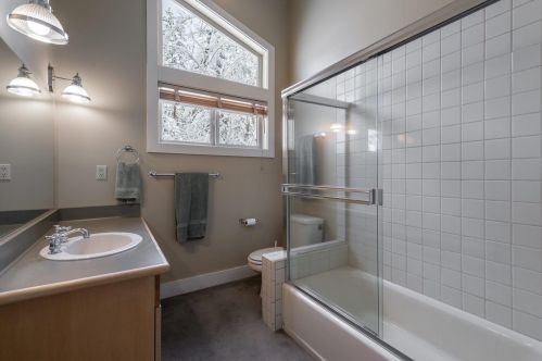 11720 Mougle Ln, Truckee CA  96161-6108 exterior