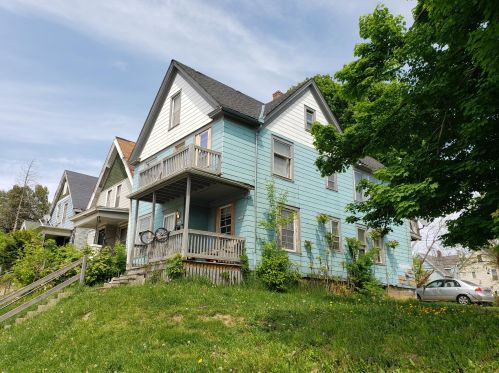 3244 21st St, Milwaukee, WI 53215-4451