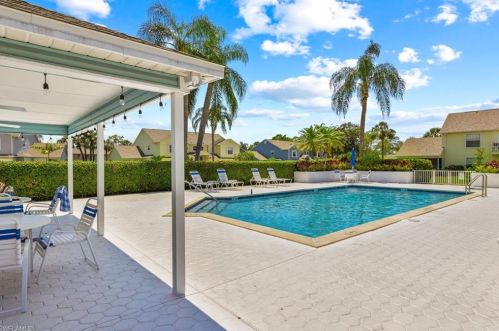 1566 Trafalgar Ln, Naples FL  34116-6611 exterior
