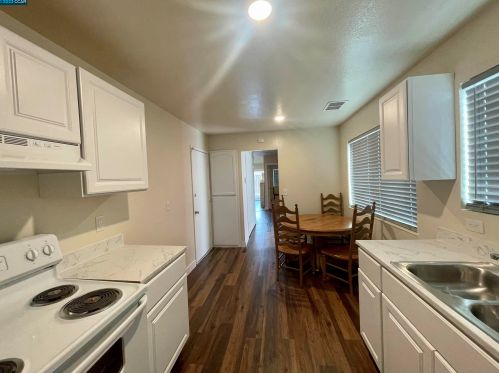 38 Connie Ct, West Pittsburg CA  94565-1574 exterior