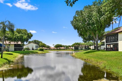 10711 Ocean Palm Way, Boynton Beach, FL 33437-2207