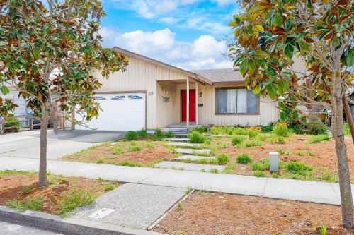 2404 Baggett Dr, Santa Rosa, CA 95401-5785
