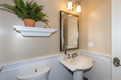 18 Heron Pond Rd, Essex CT  06426-1466 exterior