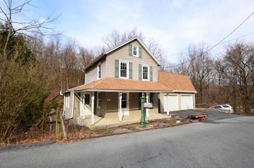 342 7th St, Slatington, PA 18080-1627