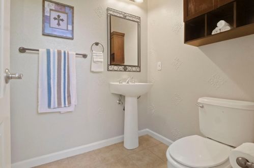 2044 Sugarbowl Way, Lodi CA  95242-4752 exterior