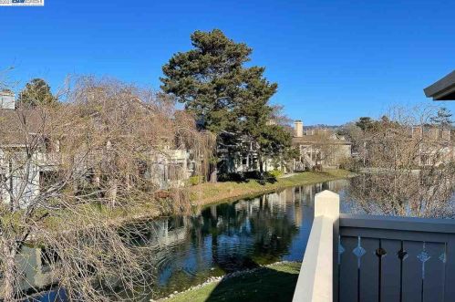 172 Lakeshore Ct, Richmond, CA 94804-4598