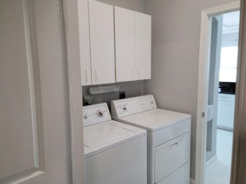 1041 Abingdon Ave, Fort Pierce FL  34953-2804 exterior
