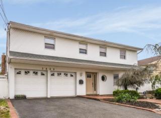 3888 Jane Ln, Rockville Centre, NY 11572-5929