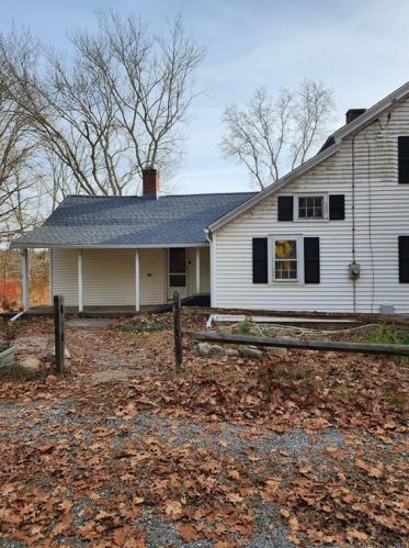 154 Falls Rd, Moodus, CT 06469-1227