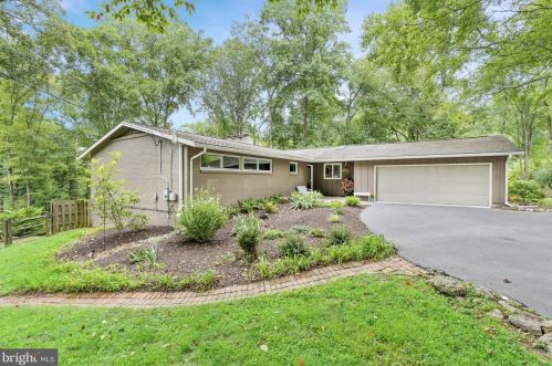 210 Spring Valley Rd, Wilmington, DE 19807-2427