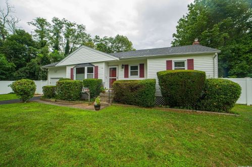 175 Suffolk Ave, Babylon, NY 11704-2824