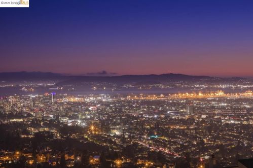 1560 Grand View Dr, Berkeley CA 94705-1637 exterior