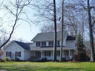 2924 Laurel Woods Blvd, Cuyahoga Falls, OH 44224-5121