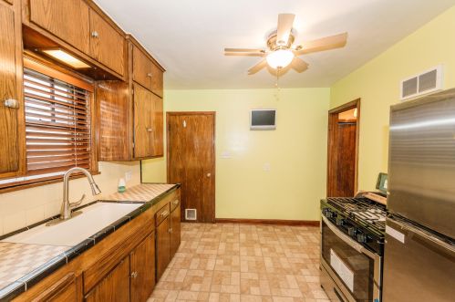 4045 Pine Ave, Milwaukee, WI 53207-4536