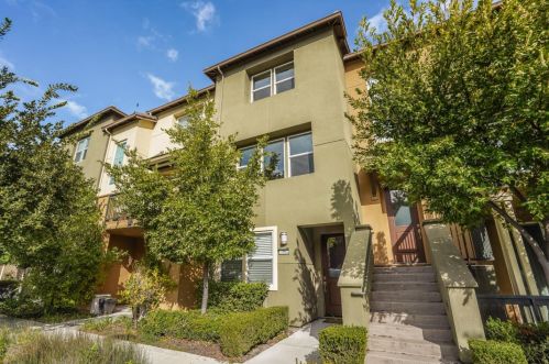 586 Santa Rosalia Ter, Sunnyvale, CA 94085-3930