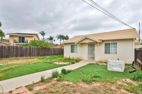 183 Palmyra Dr, Vista, CA 92084-7817