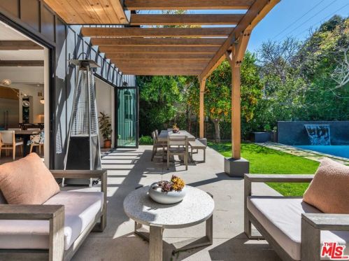 12226 Huston St, North Hollywood CA  91607-3617 exterior