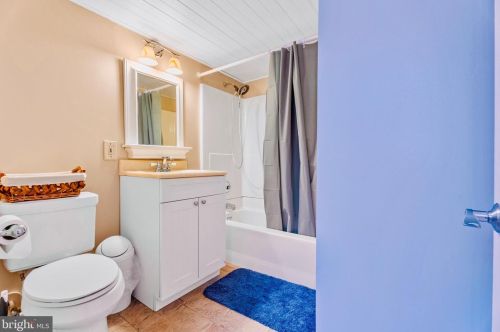 84 Franklin Corner Rd, Lawrence Township NJ  08648-2102 exterior