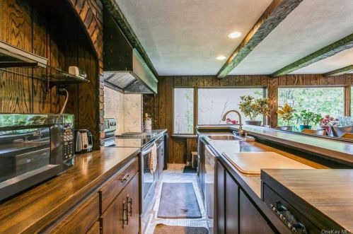 68 Wood St, Mahopac NY  10541-4904 exterior