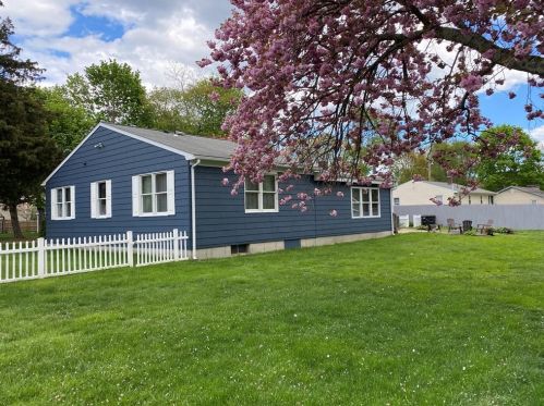 35 Overlook Rd, South Kingstown RI  02882-1246 exterior