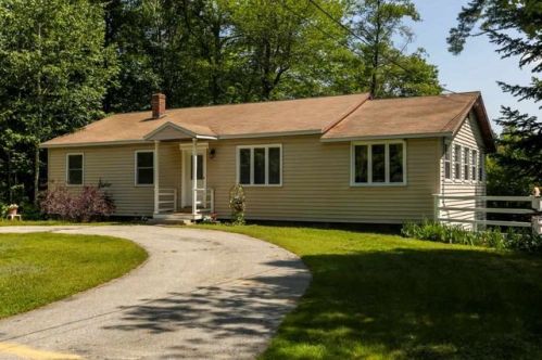 135 Corn Hl Rd, Concord NH  03303-2325 exterior