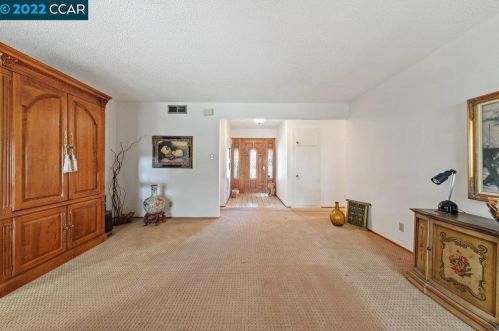 975 Kilkenny Way, Pinole CA  94564-2717 exterior