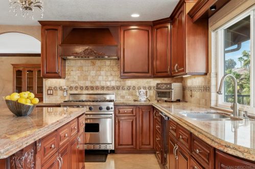 4241 Helix Del Sur, La Mesa, CA 91941-6938