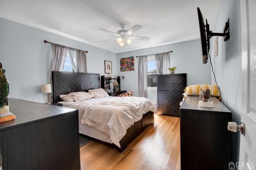 54 Martin Ter, Woodbridge NJ  07095-3413 exterior
