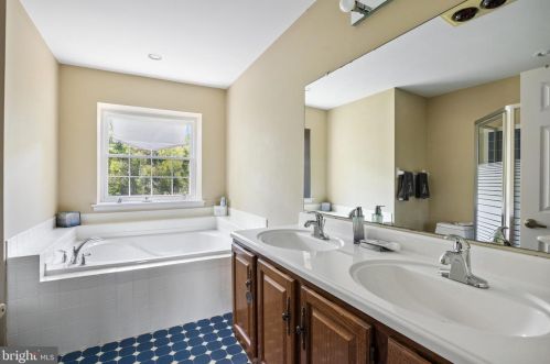 144 Sandhurst Dr, Mount Laurel NJ  08054-6213 exterior