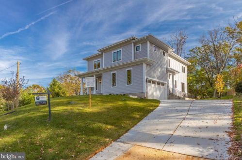 7401 Tower St, Falls Church, VA 22046-1934