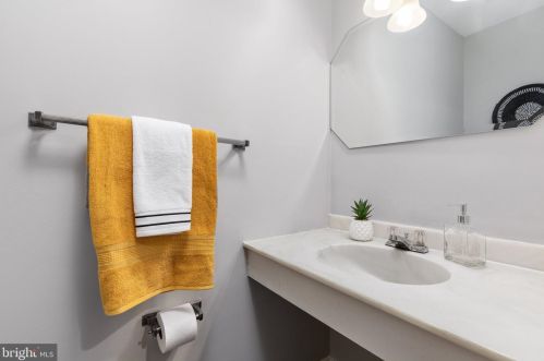 2271 Wheelwright Ct, Herndon VA  20191-2337 exterior