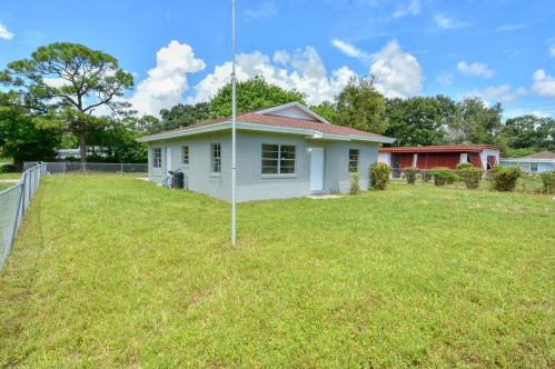 401 40th St, Fort Pierce, FL 34947-2582