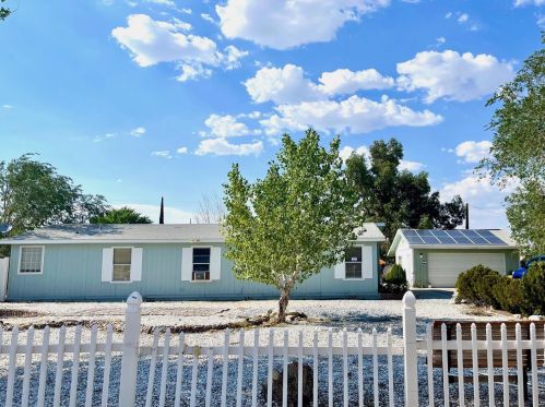15182 El Cariso Rd, Victorville, CA 92392-9593