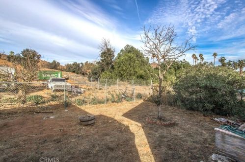 8435 Mission Blvd, Riverside CA  92509-2976 exterior