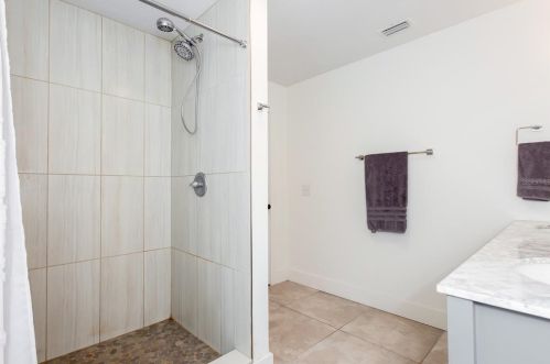 2034 28th Ave, Saint Petersburg FL  33713-4145 exterior