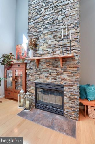 34 Red Leaf Ln, Lancaster PA 17602-7000 exterior