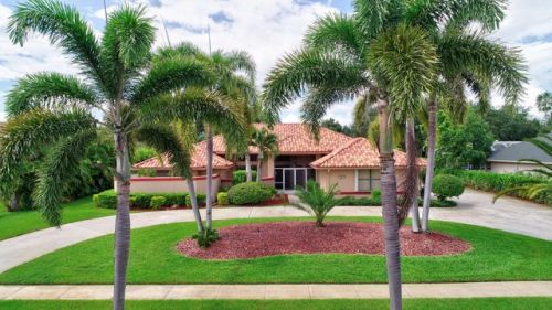 15415 Meadow Wood Dr, West Palm Beach, FL 33414-1092