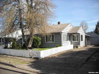1447 Franklin St, Lebanon OR  97355-3912 exterior