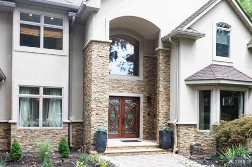 145 Cedar Ln, Closter, NJ 07624-1015
