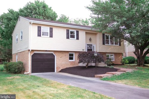 102 Juniper Dr, Navy Sup Dpt, PA 17055-4717