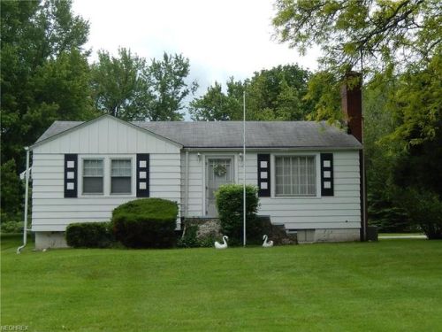 7404 Hillside Rd, Cleveland, OH 44131-5404