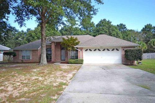 5608 Whispering Woods Dr, Milton, FL 32571-8327