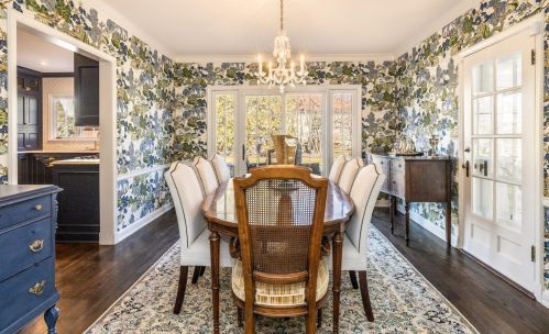 5068 Lake Dr, Milwaukee WI  53217-5748 exterior