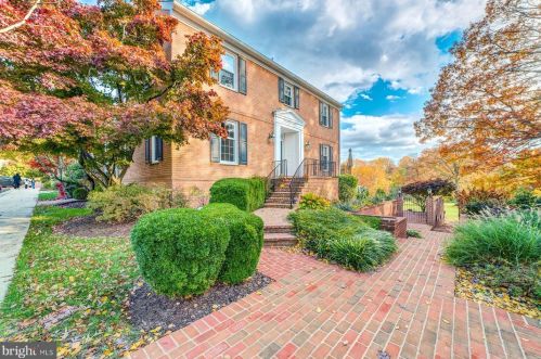 8237 Taunton Pl, Springfield VA  22152-2428 exterior