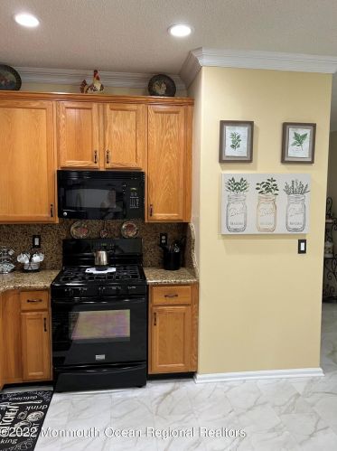 39 Riva Blvd, Bricktown NJ 08723-7983 exterior