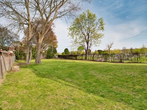 11 Gdn St, Fall River MA  02720-5836 exterior