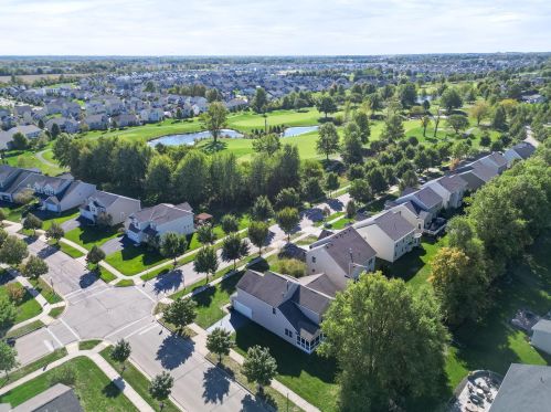 716 Ballater Dr, Delaware OH  43015-7184 exterior