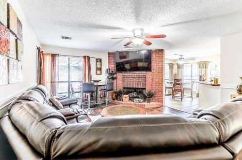 1500 Finley St, Cedar Hill TX 75104-4201 exterior