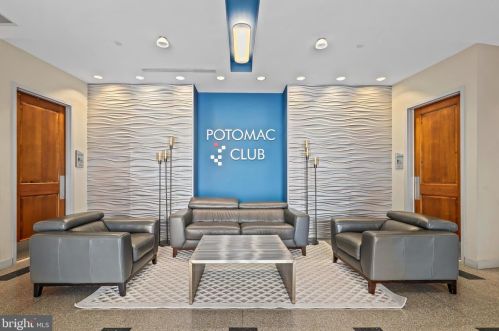 14757 Potomac Branch Dr, Woodbridge VA  22191-4030 exterior